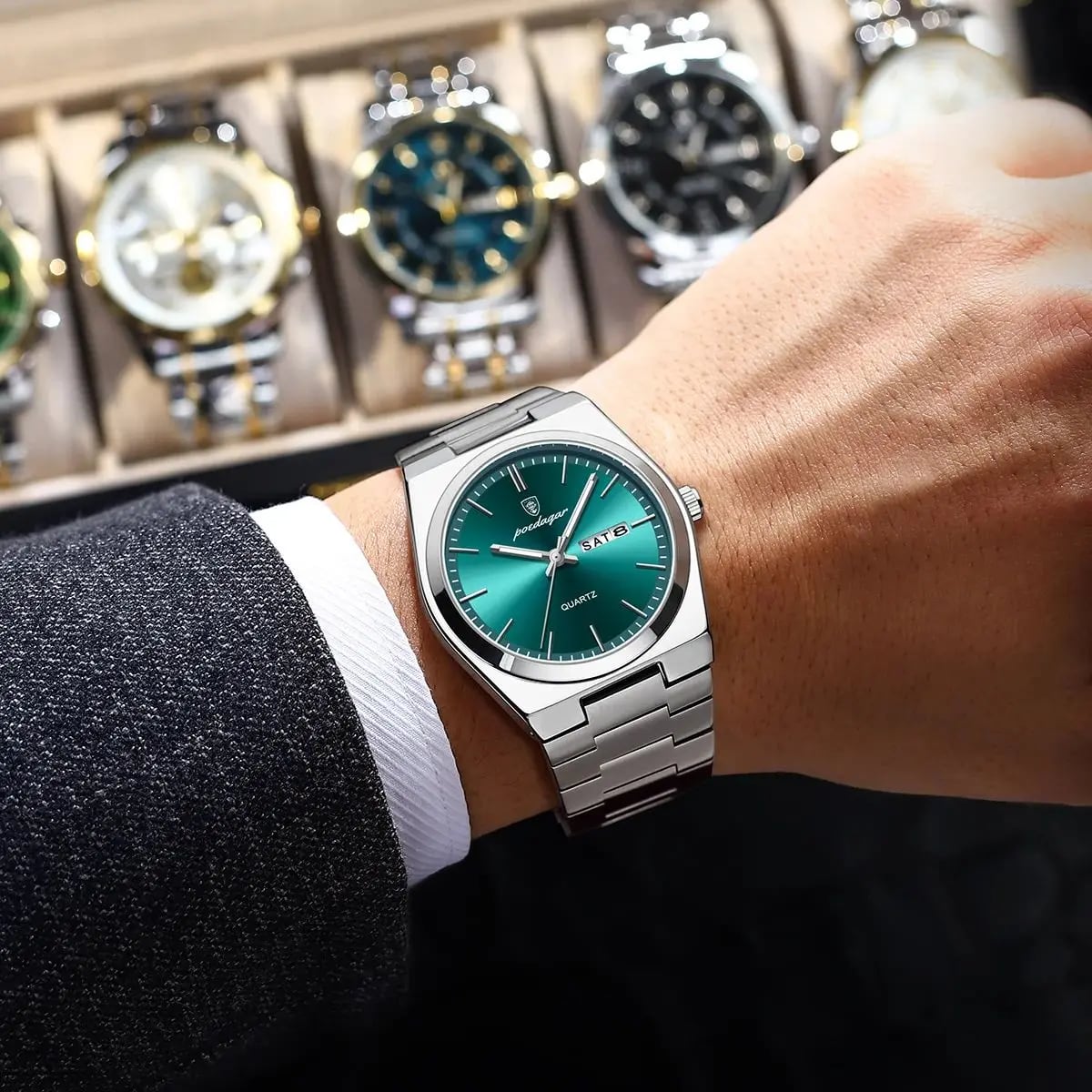 Reloj VORVANI Meridian de acero con esfera verde esmeralda en la muneca